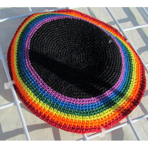 Kippa/yarmulke i regnbågsfärgerna